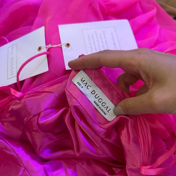 Pink Mac Duggal Ruffled Floral Gown in size 4 Also seen on Anthropologie - Picture 6 of 7